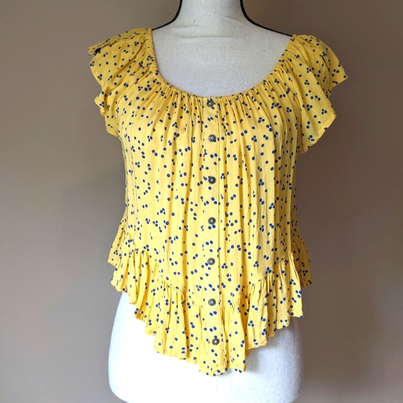 En Creme Tops - Cropped yellow top
